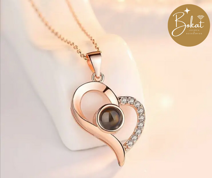 Collar en forma de corazón "Proyecta TE AMO en 100 idiomas diferentes"